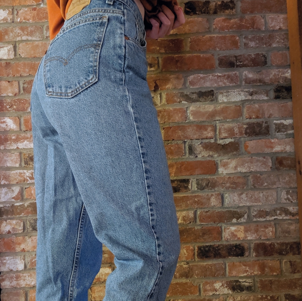 Vintage orange tag Levi mom jeans